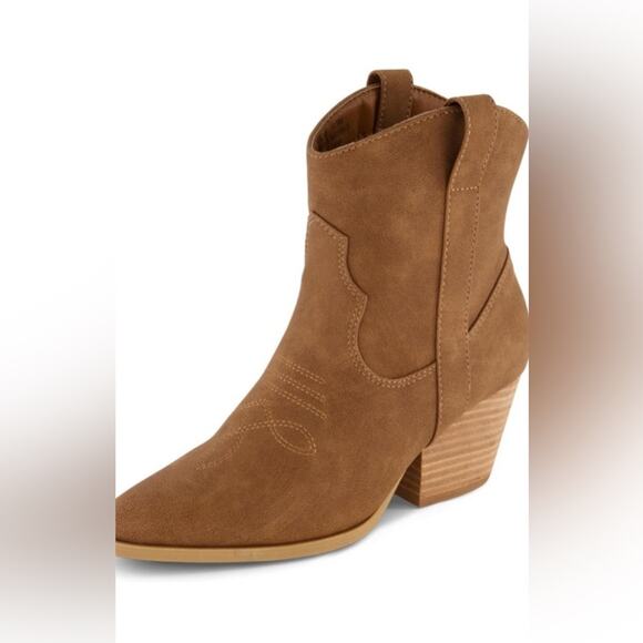 Cushionaire Women's Tan Rocky Western Stacked Heel Bootie w/stitching 9.5 NWT - Picture 1 of 13